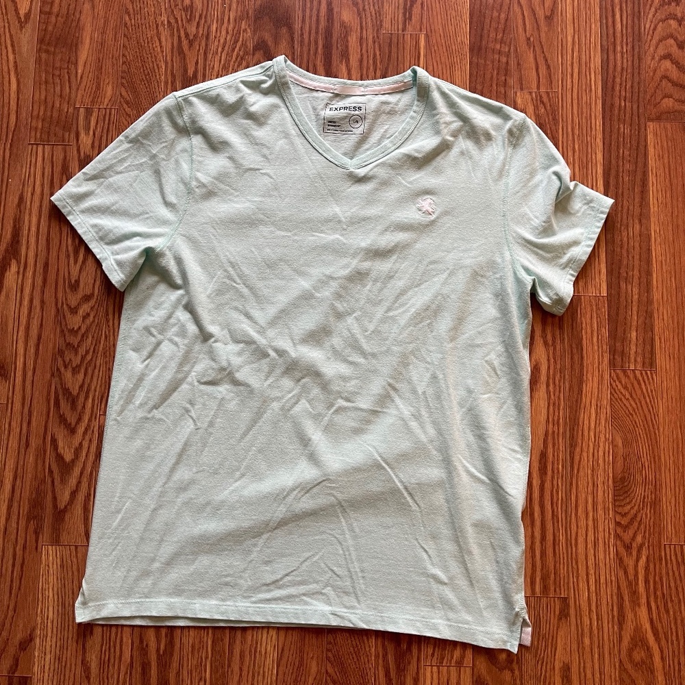 Express V-Neck T-shirt, Men's L